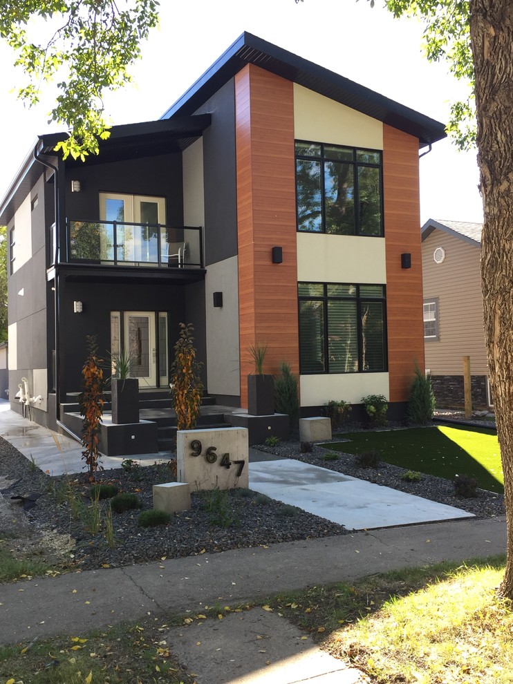 Mittelgroßes, Zweistöckiges Modernes Haus mit Putzfassade und grauer Fassadenfarbe in Calgary