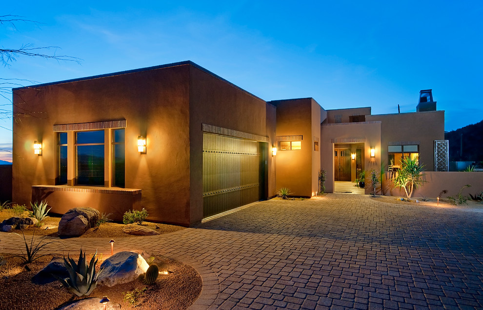 Southwestern one-story exterior home idea in Phoenix