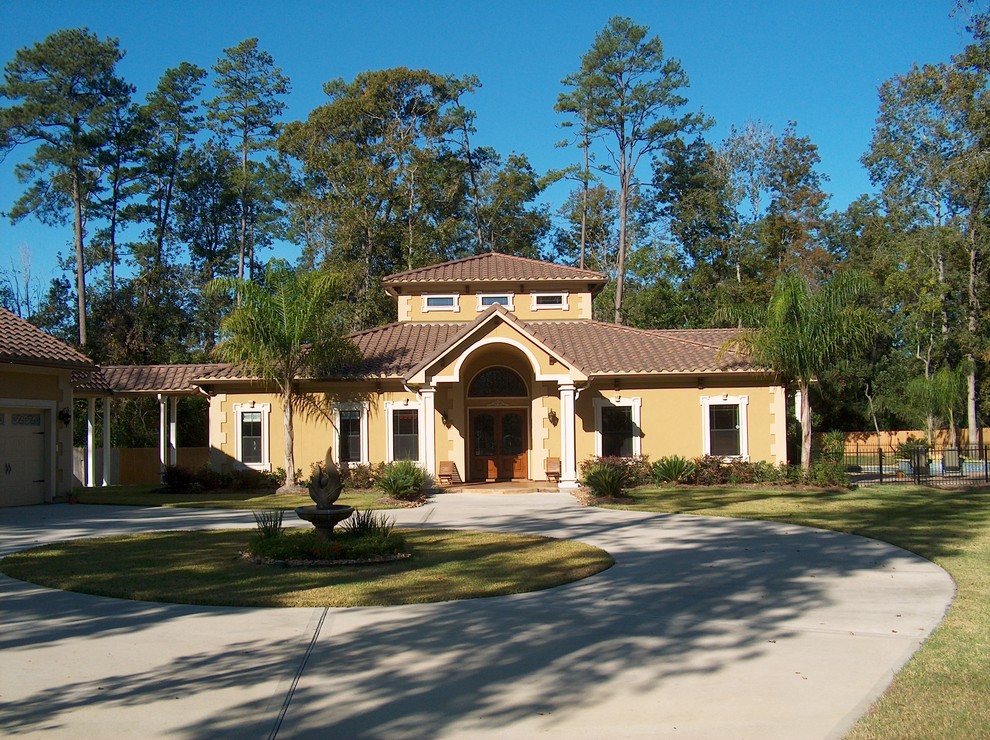 Example of an island style exterior home design in Houston