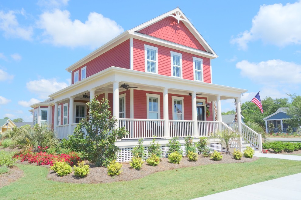 Idées déco pour une façade de maison rouge craftsman en bois de taille moyenne et à un étage avec un toit à deux pans.