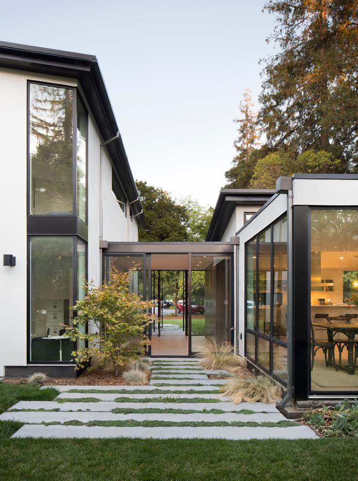 Inspiration for an expansive contemporary two floor house exterior in San Francisco.