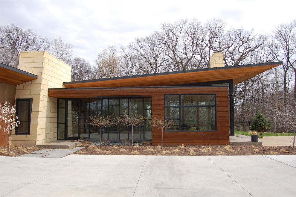 Design ideas for a midcentury one-storey exterior in Minneapolis with metal siding.