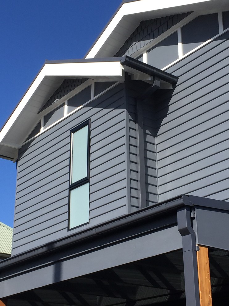 Zweistöckige Klassische Holzfassade Haus mit blauer Fassadenfarbe in Melbourne