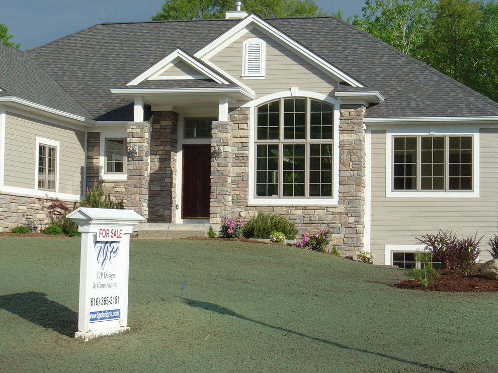 Thousand Oaks Traditional Exterior Grand Rapids by TJP Designs