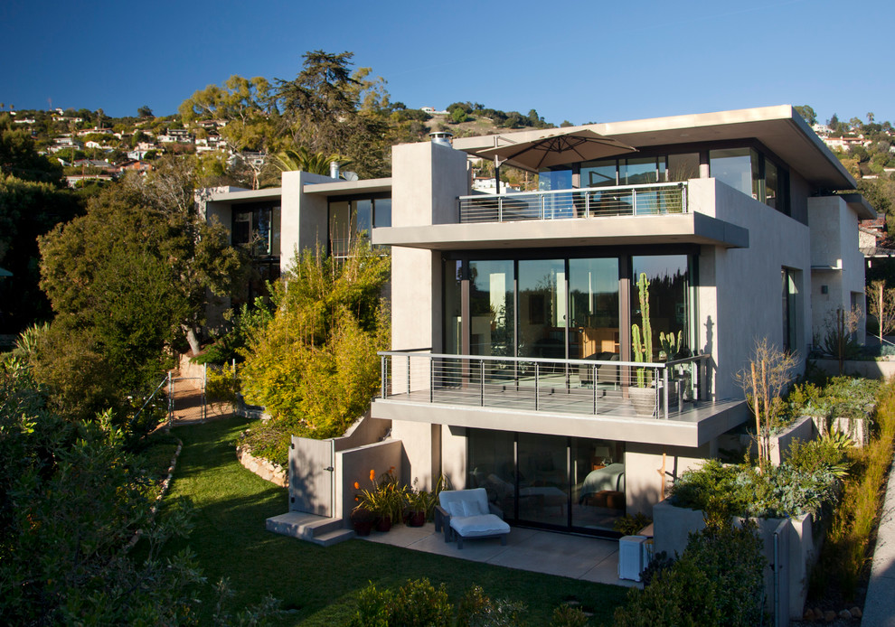 This is an example of a contemporary house exterior in Santa Barbara.