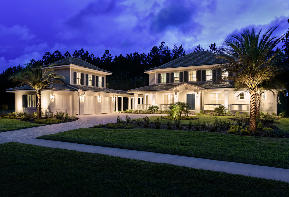 Großes, Zweistöckiges Maritimes Einfamilienhaus mit Mix-Fassade und bunter Fassadenfarbe in Jacksonville