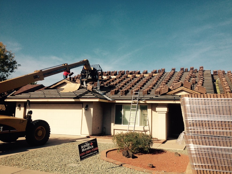 Elegant gable roof photo in Phoenix