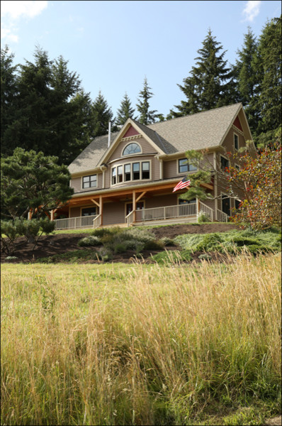 This is an example of a country house exterior in Portland.