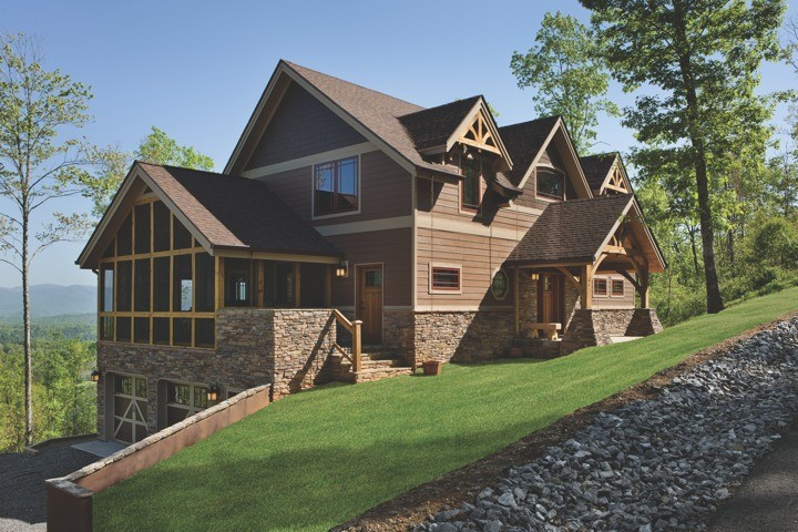 На фото: большой, двухэтажный, деревянный, коричневый дом в стиле рустика