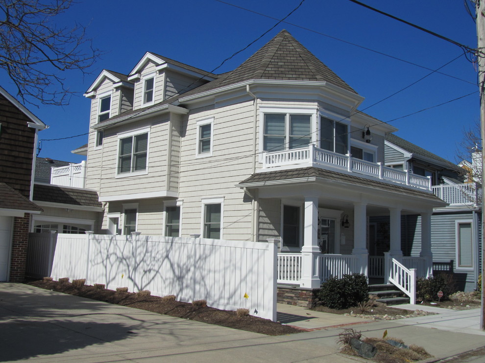 Inspiration for a small and beige nautical house exterior in Philadelphia with three floors and vinyl cladding.