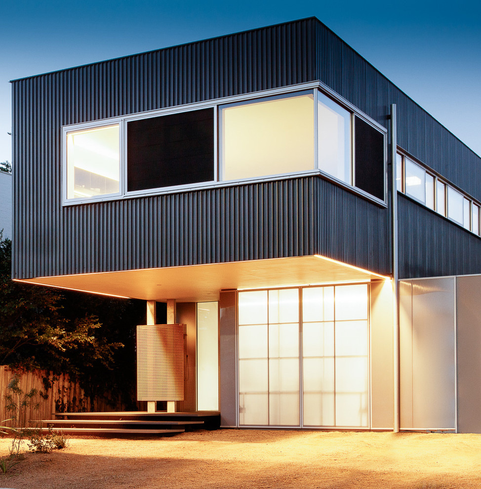 Contemporary house exterior in Melbourne.