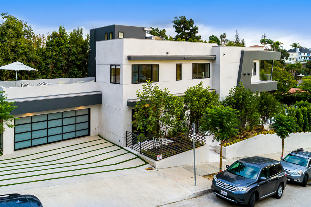 Diseño de fachada de casa multicolor minimalista grande de dos plantas con revestimientos combinados y tejado plano