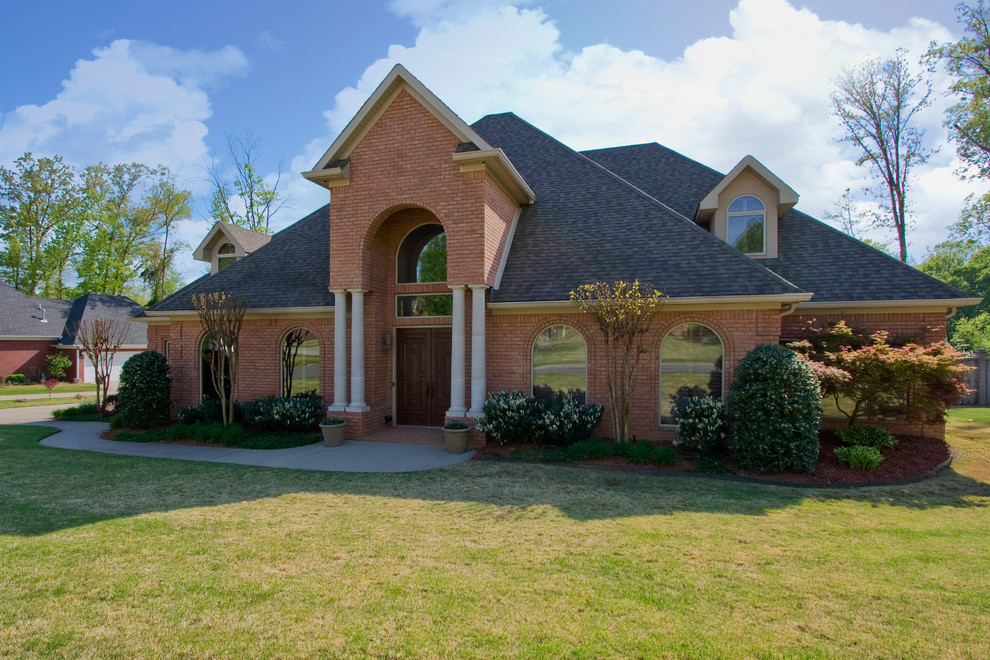 Traditional Brick Home in Hurricane Lake Estates Traditional