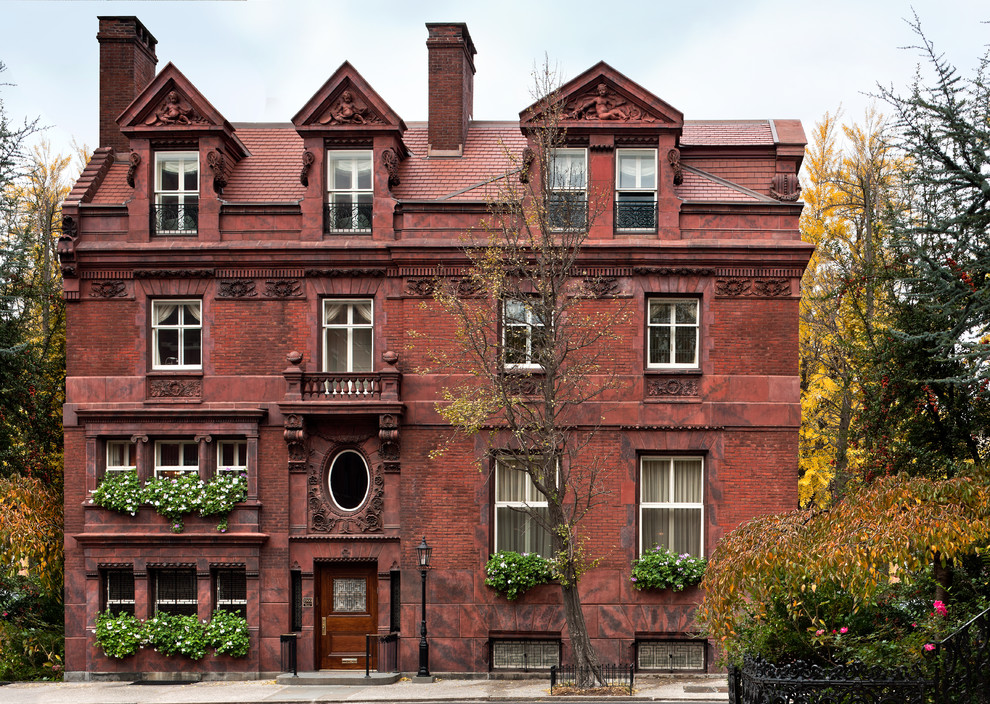Dreistöckiges Klassisches Haus mit Backsteinfassade in Philadelphia