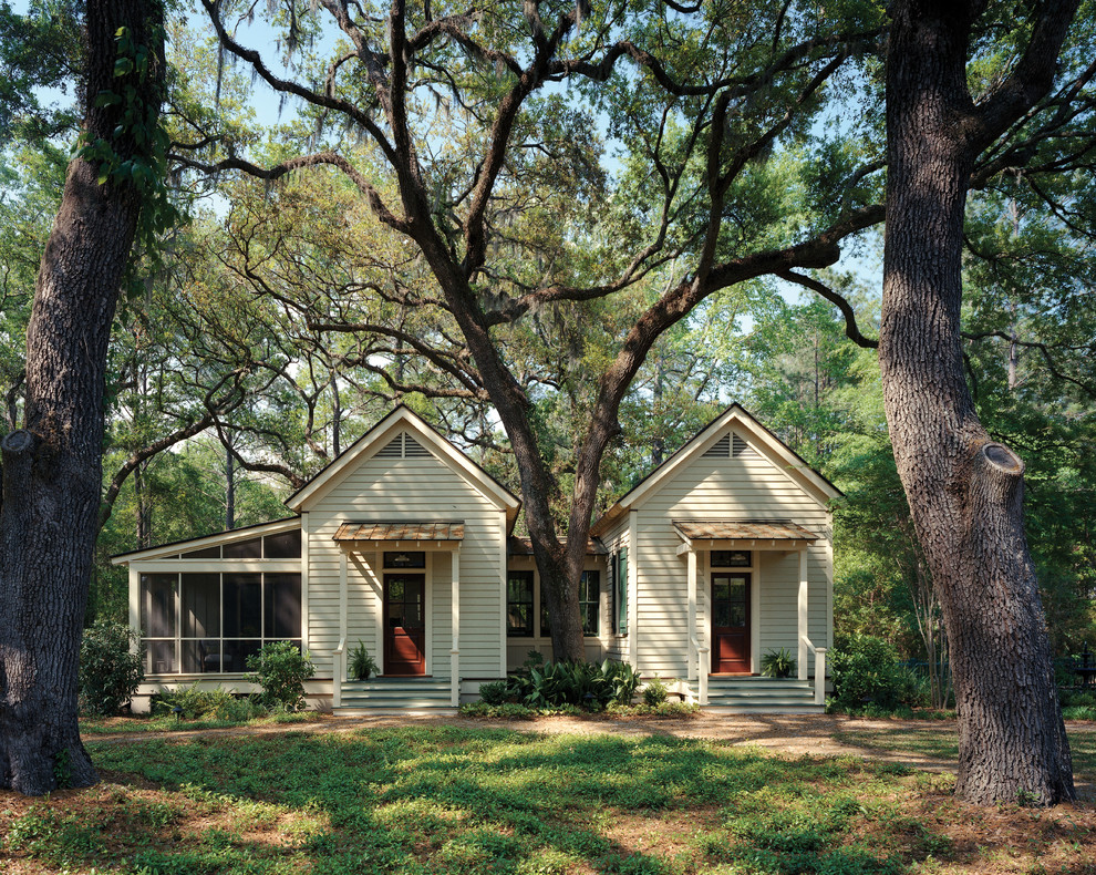 Einstöckige Klassische Doppelhaushälfte mit beiger Fassadenfarbe in Charleston