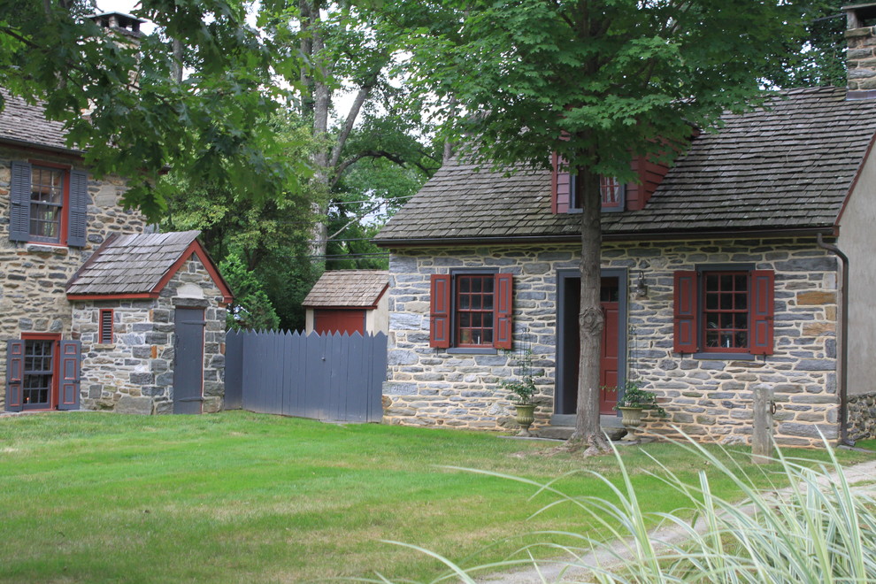 This is an example of a classic house exterior in Philadelphia with stone cladding.