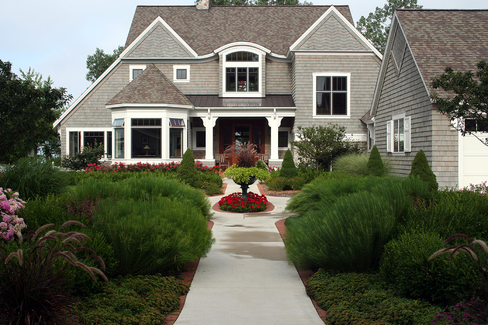 Пример оригинального дизайна: серый дом в классическом стиле