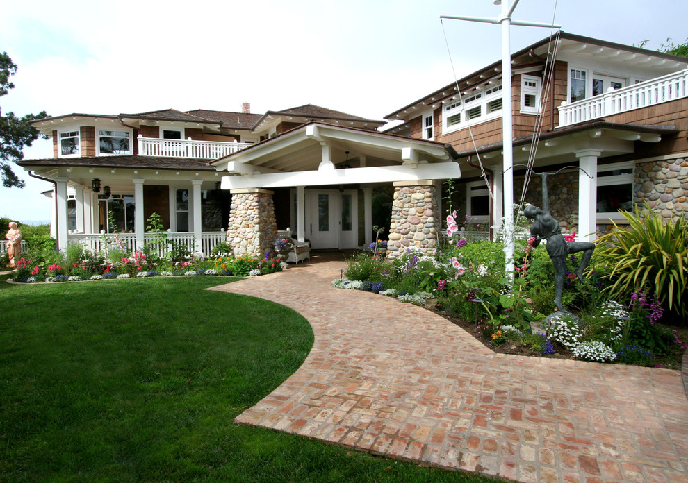 Example of a classic exterior home design in San Diego