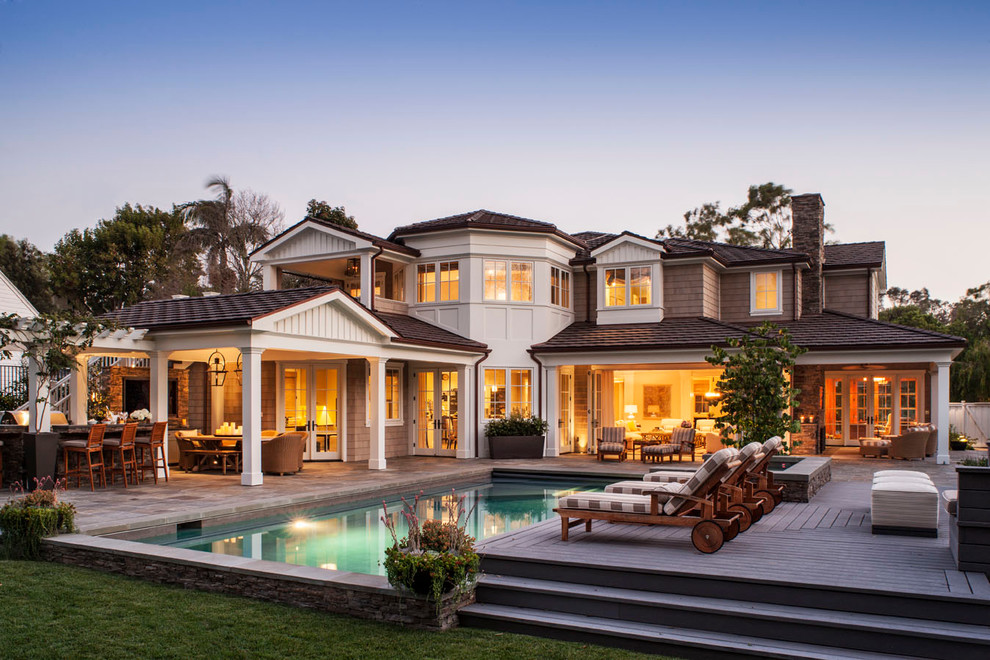 Design ideas for a classic house exterior in Los Angeles.