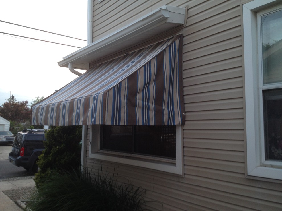Traditional window awnings (retractable) Beach Style Exterior