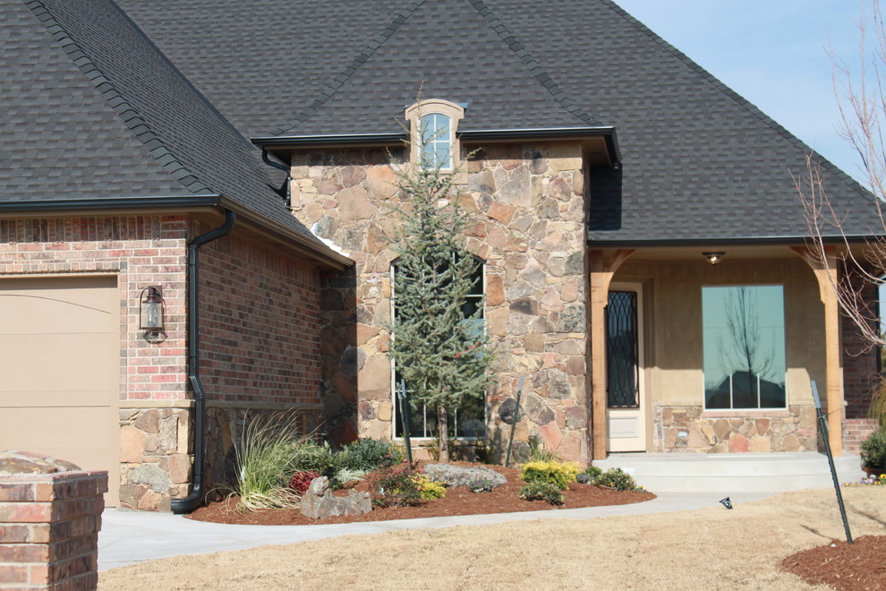 Example of a classic exterior home design in Oklahoma City