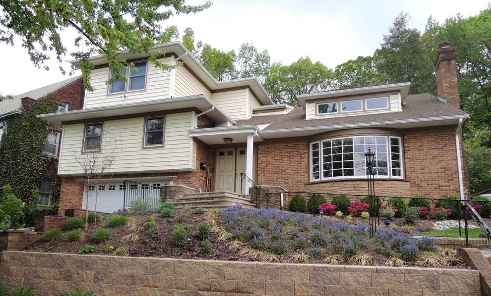 Mid-century modern exterior home photo in New York