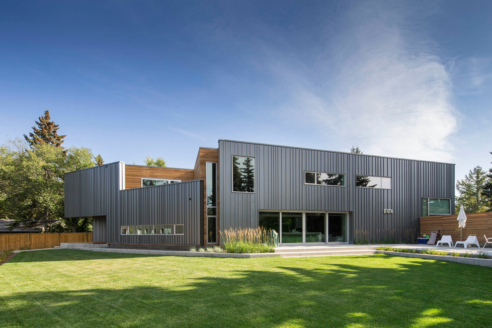 Modernes Haus mit Metallfassade in Edmonton