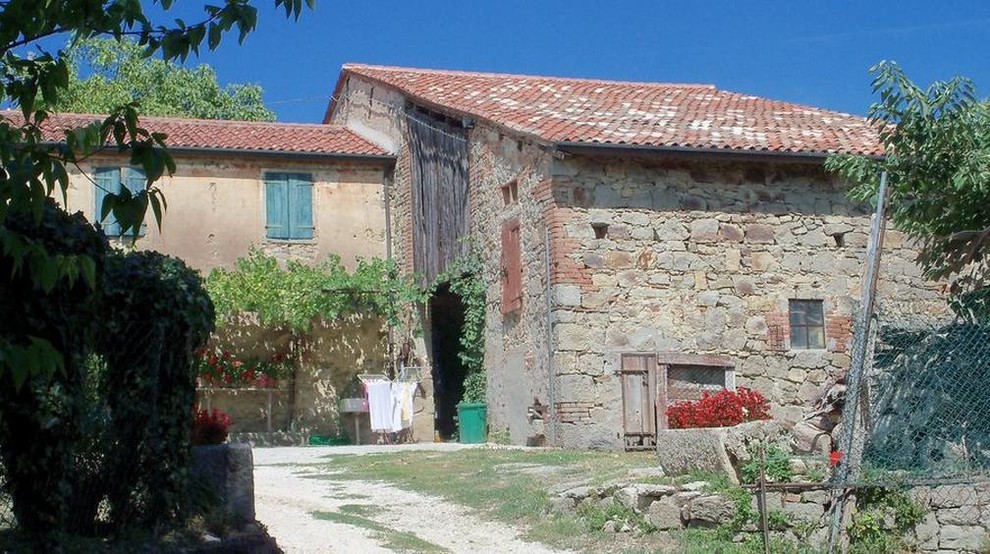 Foto della facciata di una casa mediterranea