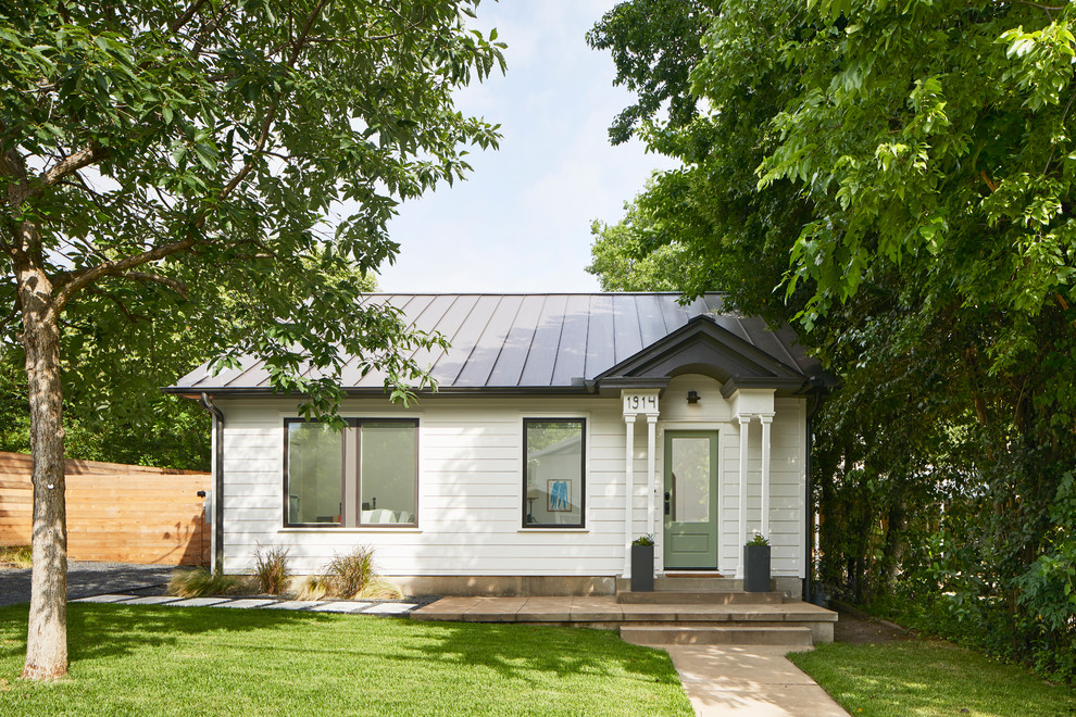 Mid-sized transitional white one-story exterior home photo in Austin with a metal roof