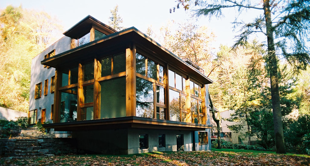 Großes, Zweistöckiges Modernes Einfamilienhaus mit Mix-Fassade, grauer Fassadenfarbe und Flachdach in Seattle