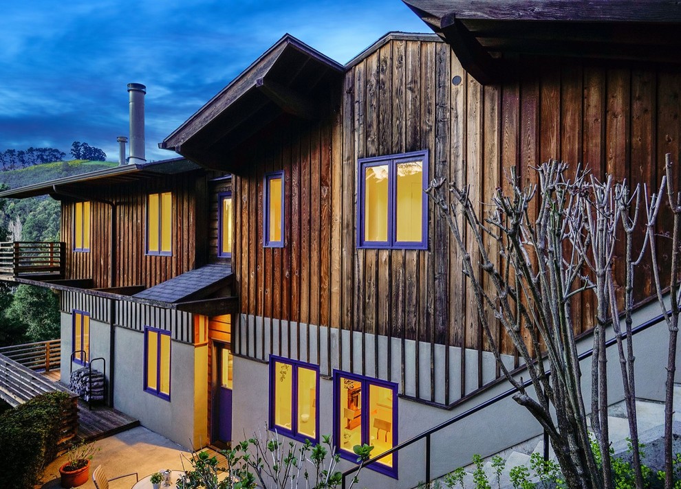 Mittelgroßes, Zweistöckiges Rustikales Haus mit Mix-Fassade und bunter Fassadenfarbe in San Francisco