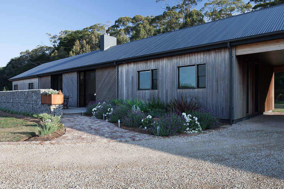 Einstöckige Moderne Holzfassade Haus mit brauner Fassadenfarbe in Geelong