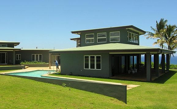This is an example of a contemporary house exterior in Hawaii.
