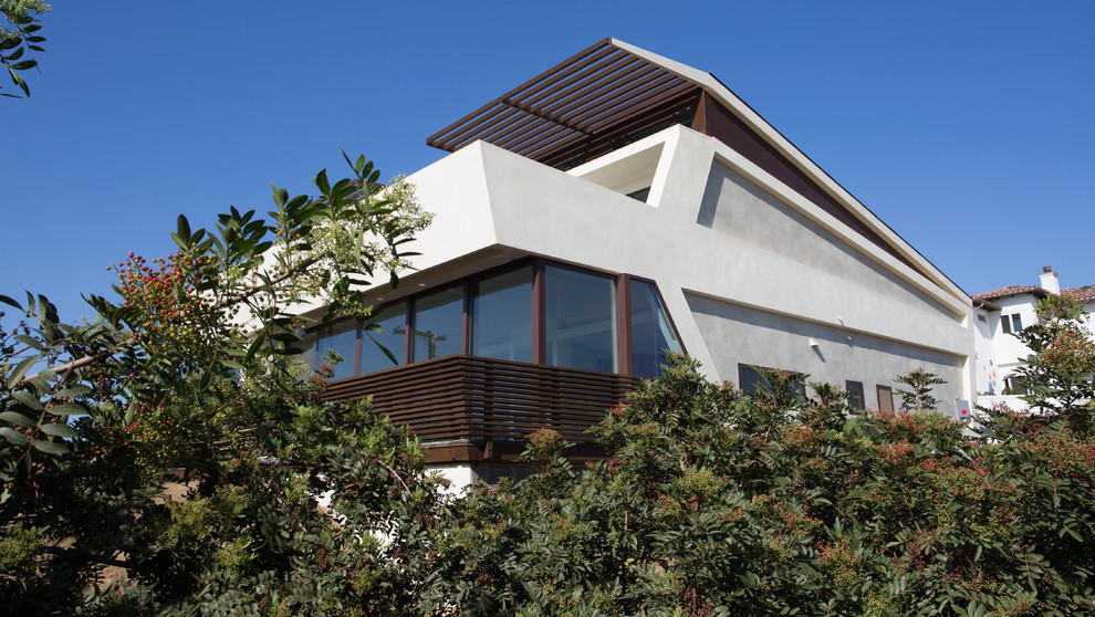 Idee per la facciata di una casa grande beige contemporanea a tre piani con rivestimenti misti