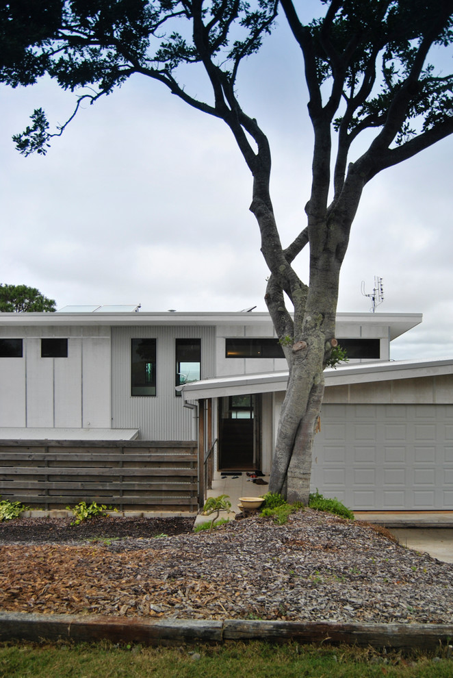 Idee per la casa con tetto a falda unica grigio contemporaneo a due piani di medie dimensioni con rivestimento con lastre in cemento