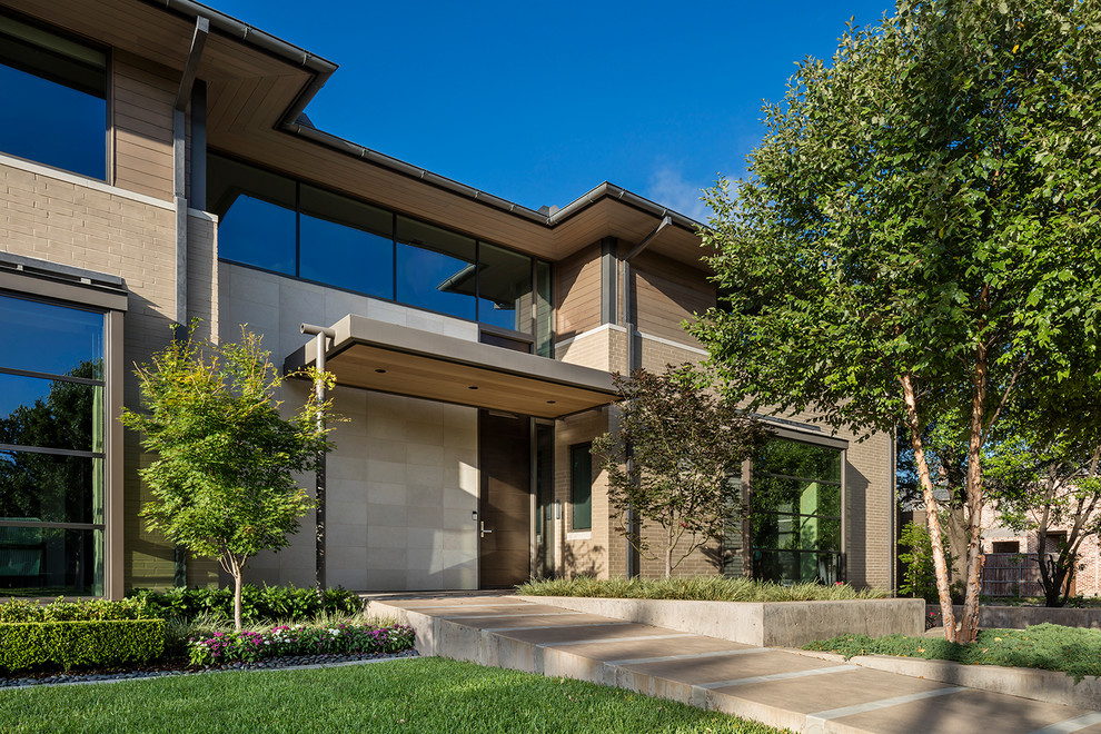 Идея дизайна: большой, двухэтажный, коричневый дом в стиле модернизм с комбинированной облицовкой и плоской крышей