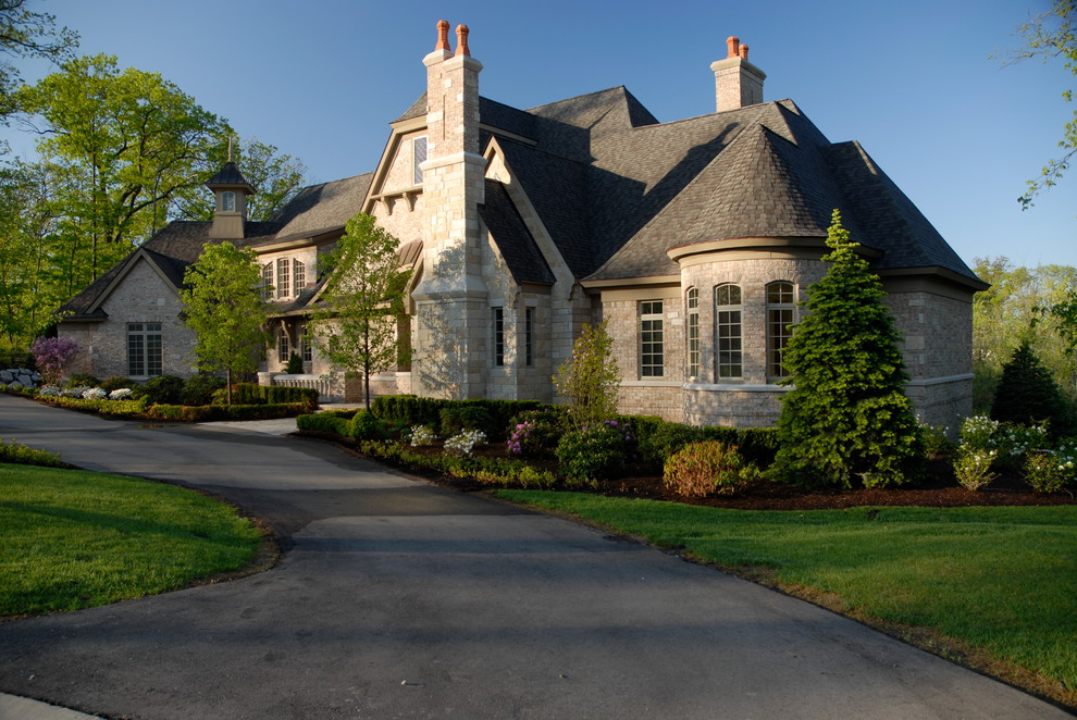 Example of a classic exterior home design in Detroit