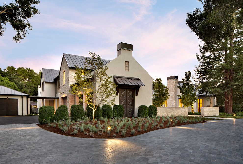 Großes, Zweistöckiges Modernes Einfamilienhaus mit beiger Fassadenfarbe und Blechdach in San Francisco
