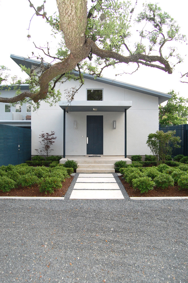 Contemporary white exterior home idea in Houston
