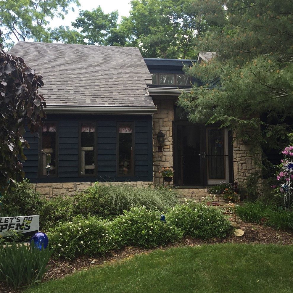 Small and black classic bungalow house exterior in Cleveland with mixed cladding.
