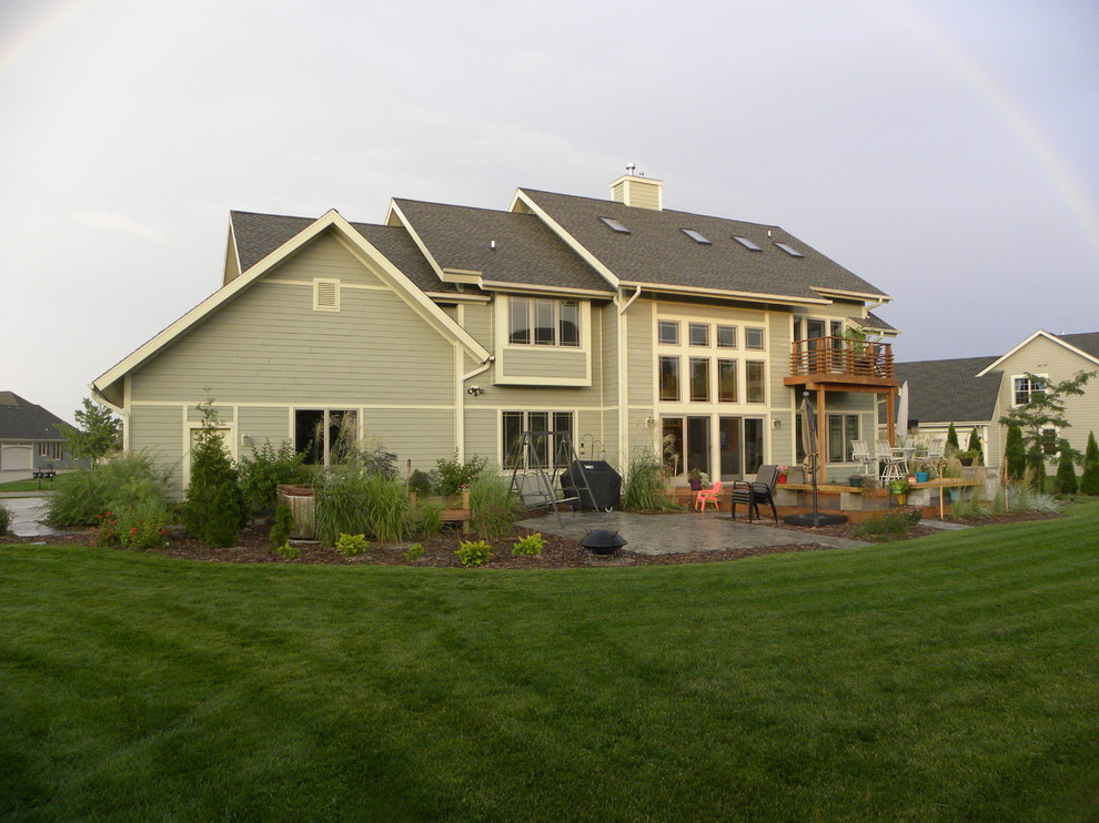 Idéer för stora amerikanska gröna hus, med tre eller fler plan, blandad fasad och mansardtak