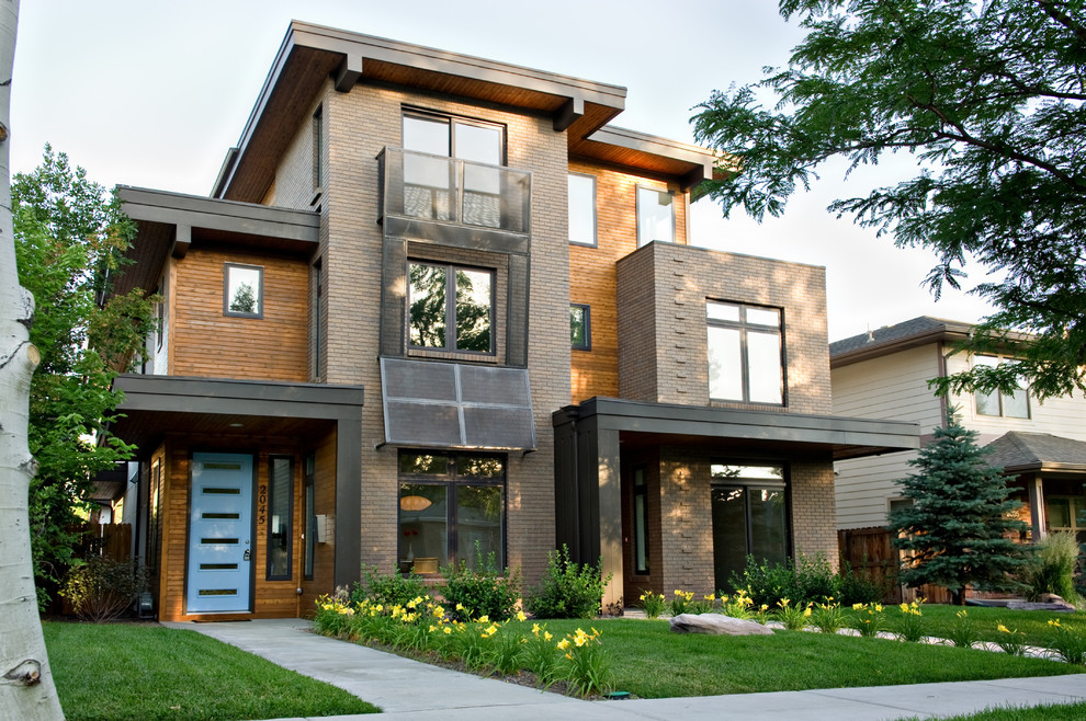 Inspiration för moderna flerfamiljshus, med tre eller fler plan, blandad fasad och platt tak