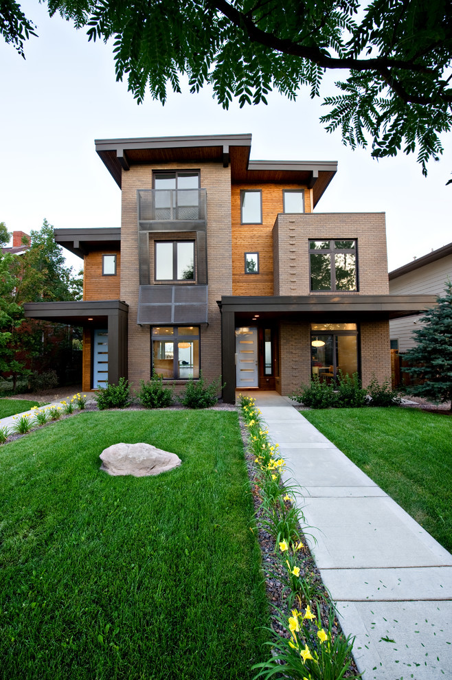 Modern semi-detached house in Denver with three floors.