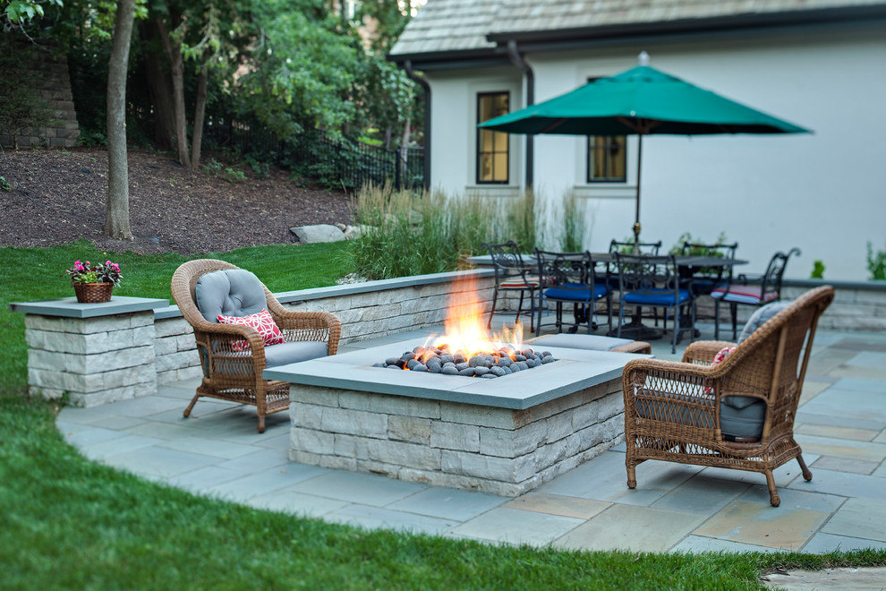 Example of a transitional patio design in Minneapolis