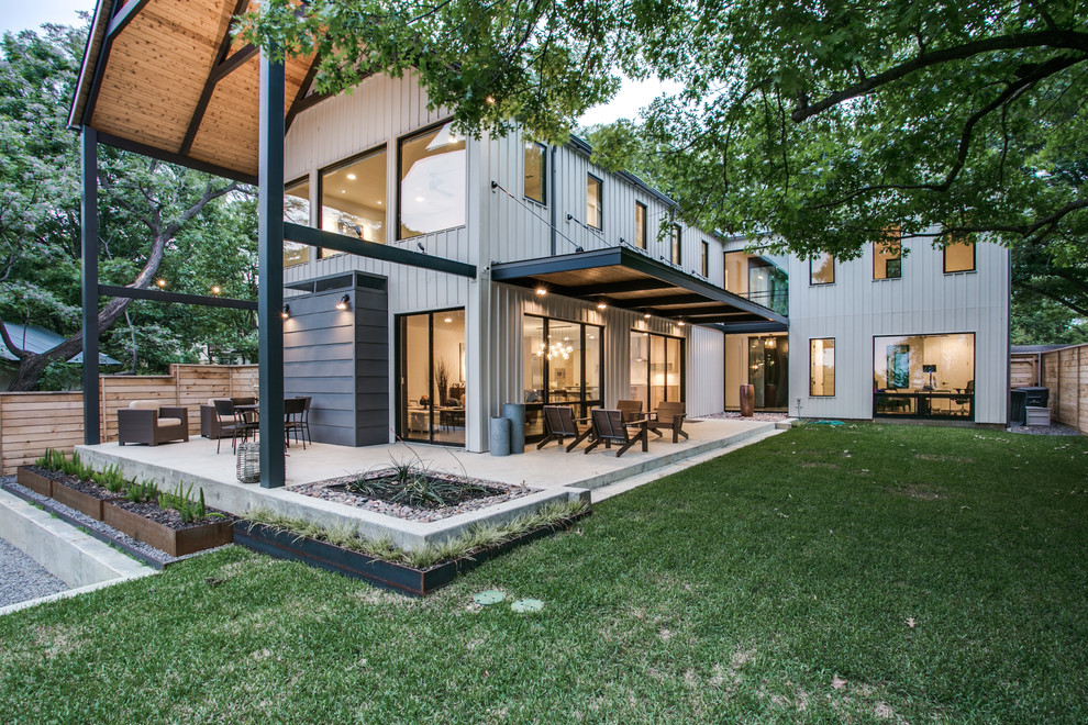 Inspiration for a modern two-story exterior home remodel in Dallas
