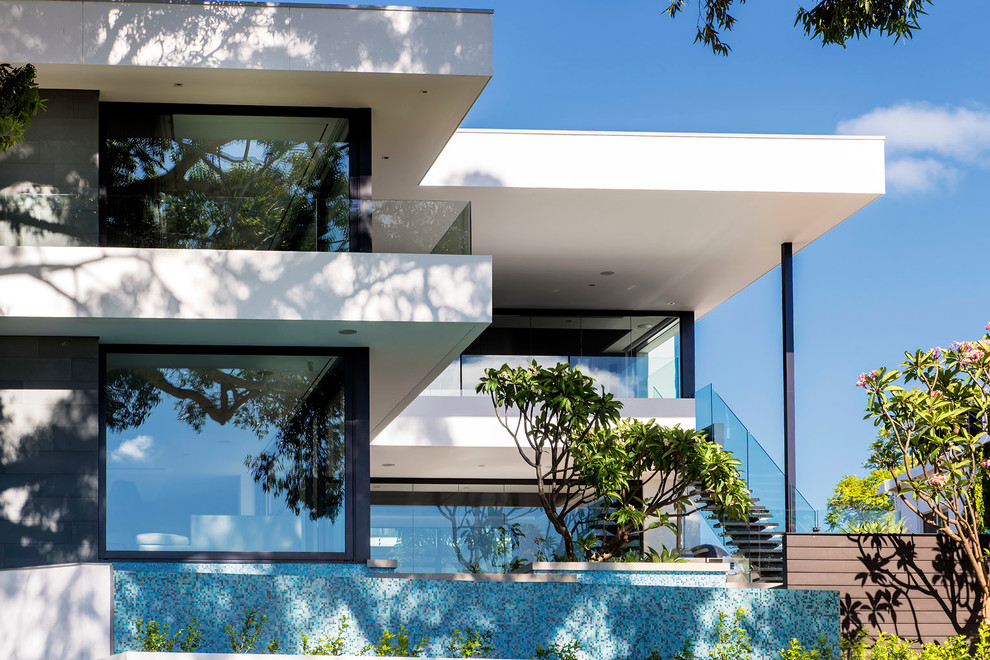 Ispirazione per la facciata di una casa grande contemporanea a due piani con rivestimento in mattoni