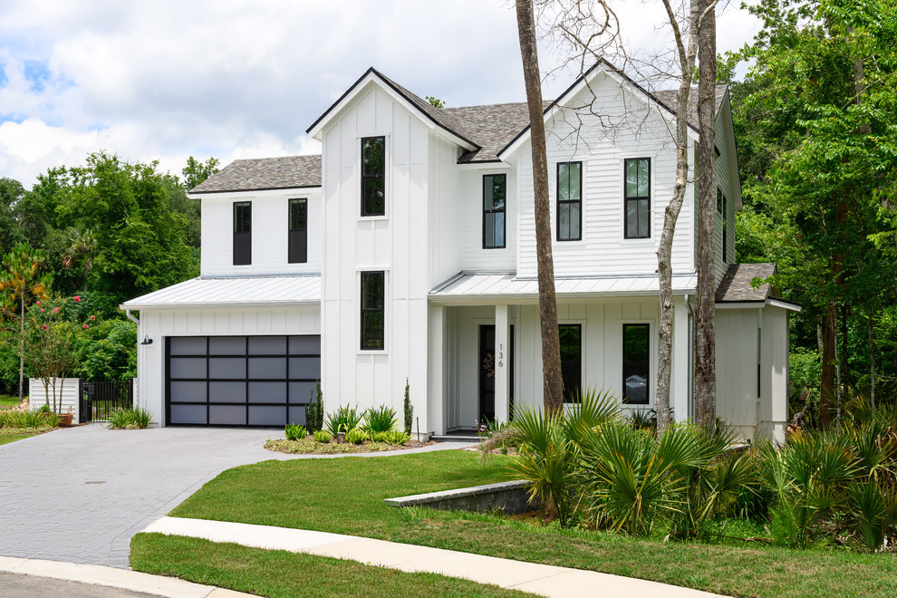 Mid-sized country exterior home photo in Jacksonville