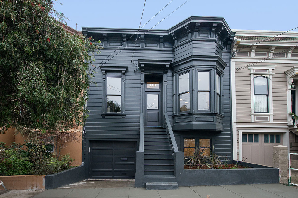 サンフランシスコにある中くらいなヴィクトリアン調のおしゃれな家の外観の写真
