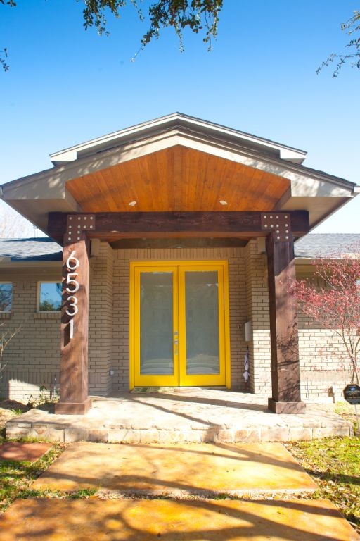 Inspiration for a modern exterior home remodel in Dallas