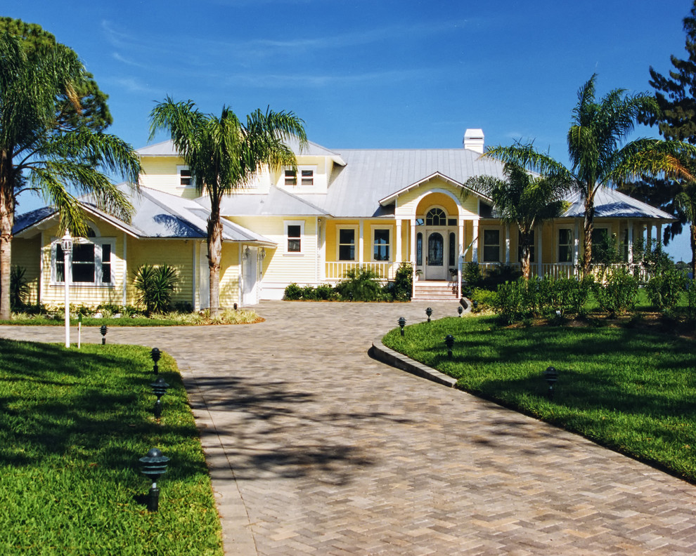 Immagine della facciata di una casa tropicale